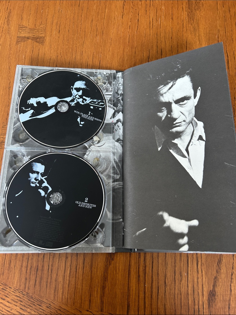 Johnny Cash. CASH THE LEGEND Boxed CD set with Biography - Collector’s Item - Picture 2 of 6